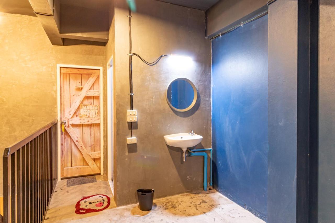 The Beds Ever Hostel (Adults Only) Bangkok Ngoại thất bức ảnh