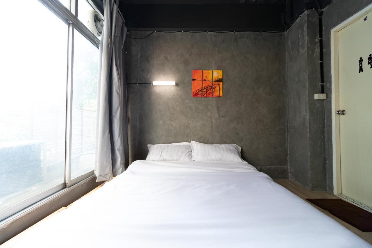 The Beds Ever Hostel (Adults Only) Bangkok Ngoại thất bức ảnh