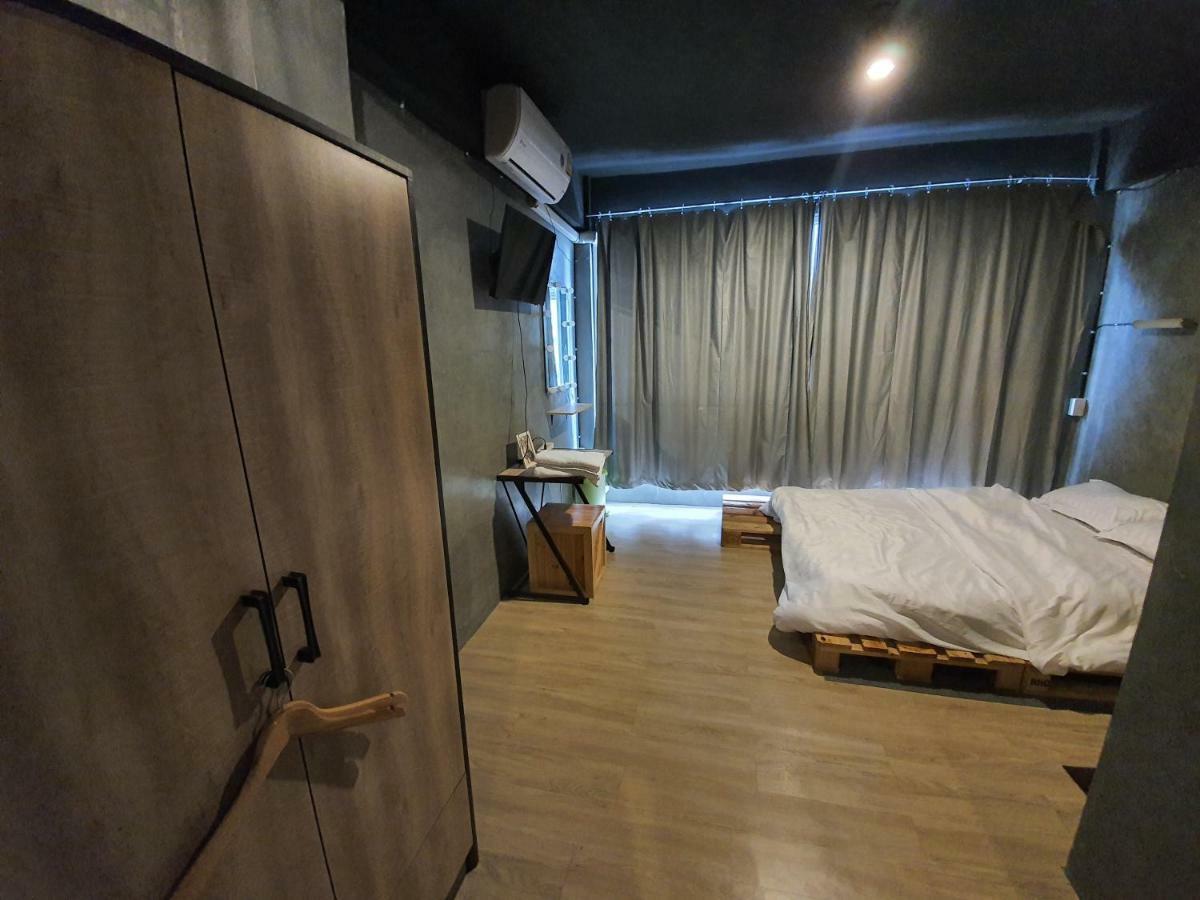 The Beds Ever Hostel (Adults Only) Bangkok Ngoại thất bức ảnh